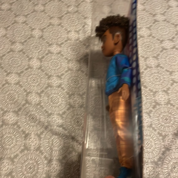 Karma’s world Winston Torres - Picture 2 of 5